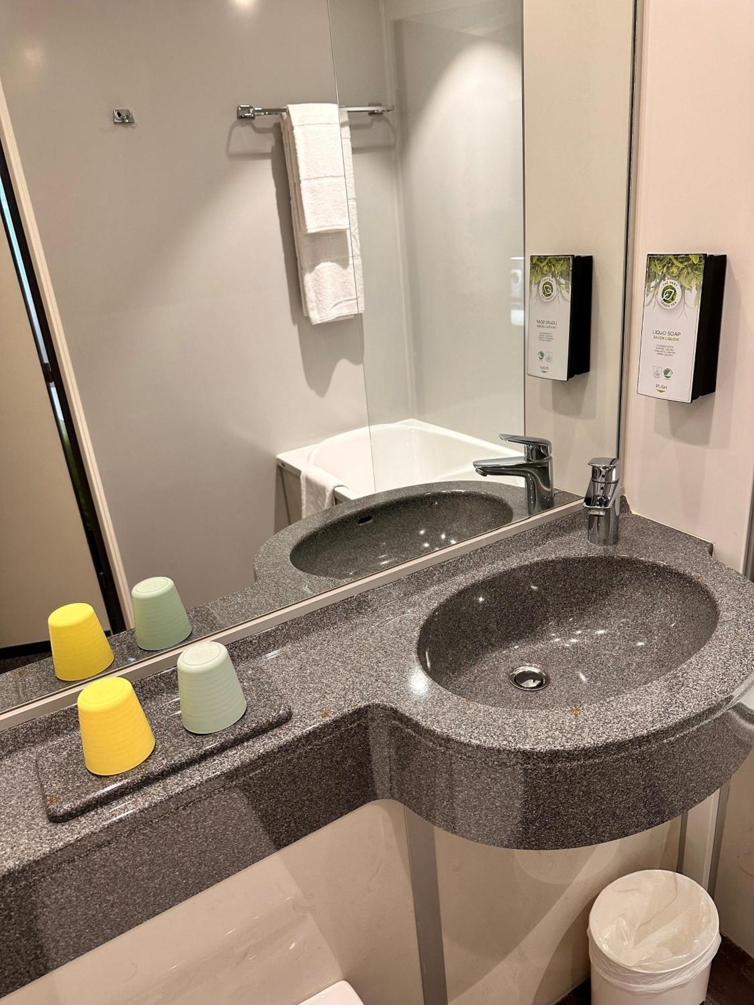 Hotel Kyriad Rennes Centre Gare Экстерьер фото